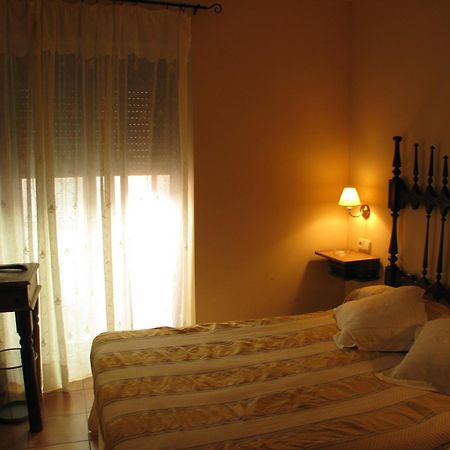Hotel Don Carlos Caces Exterior foto