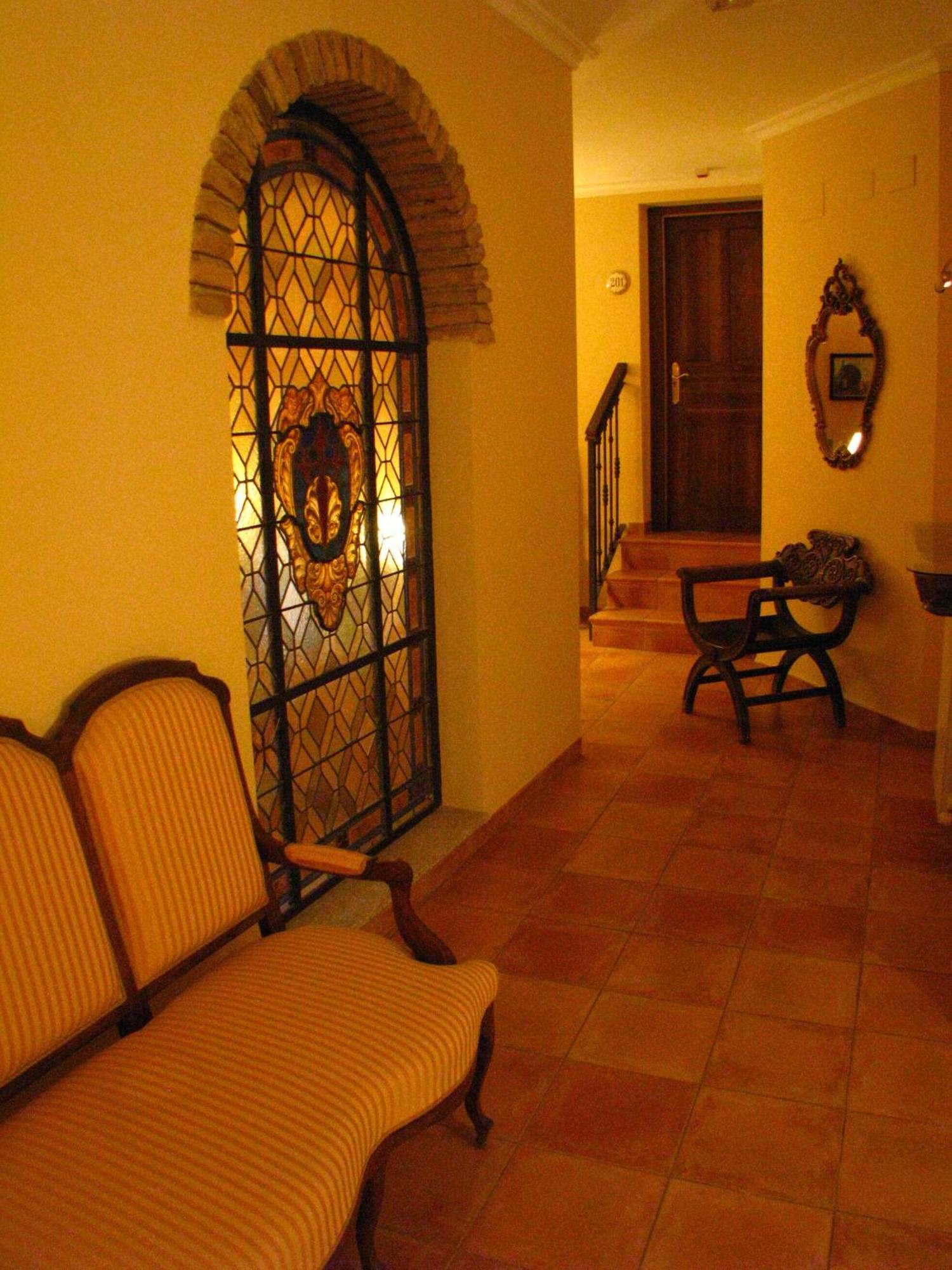Hotel Don Carlos Caces Exterior foto