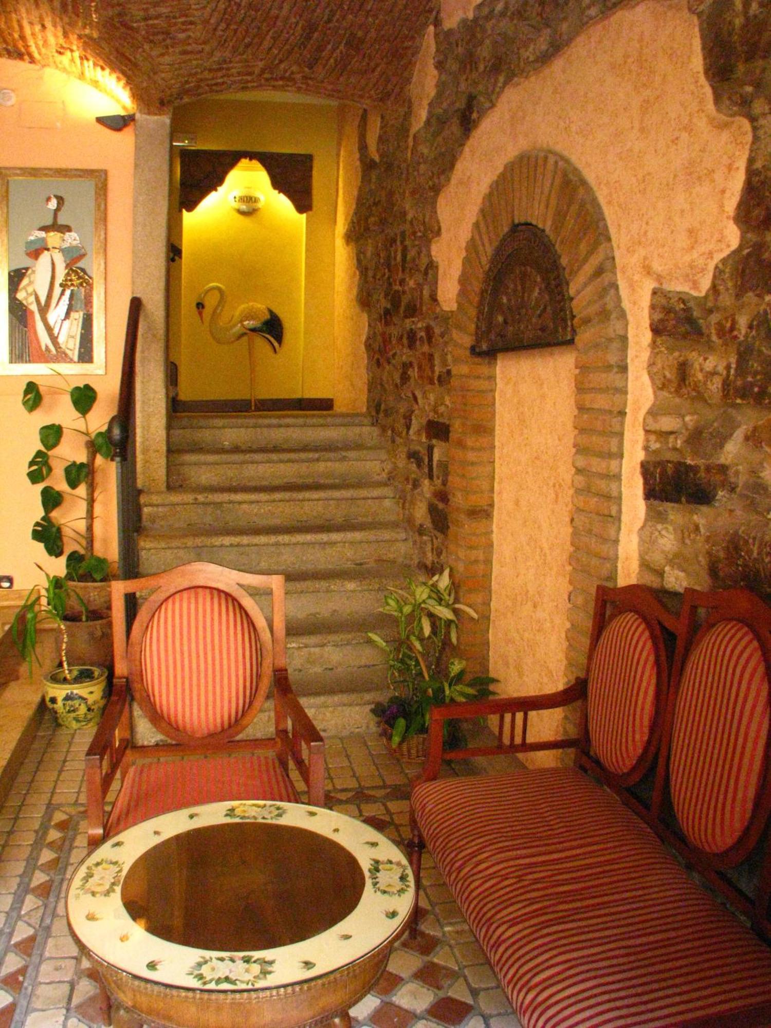 Hotel Don Carlos Caces Exterior foto