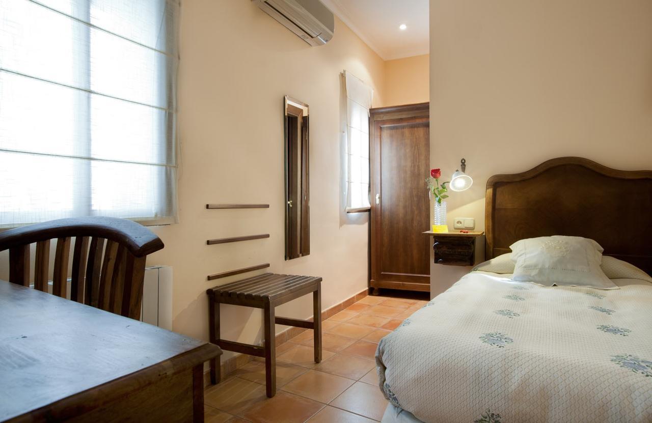 Hotel Don Carlos Caces Exterior foto